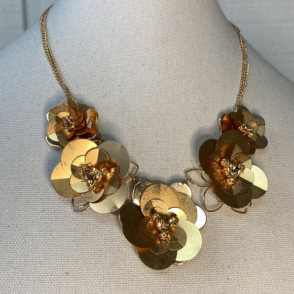 Fun shiny gold flower statement necklace rhinestones - Picture 2 of 3